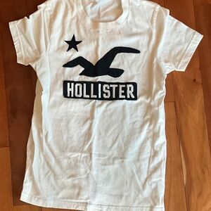 Hollister-co Men's White and Black T-shirt